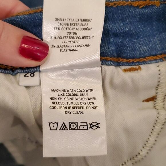 HudsonVivid Denim Raw-Hem Mini Skirt
Size 28 - Picture 5 of 12